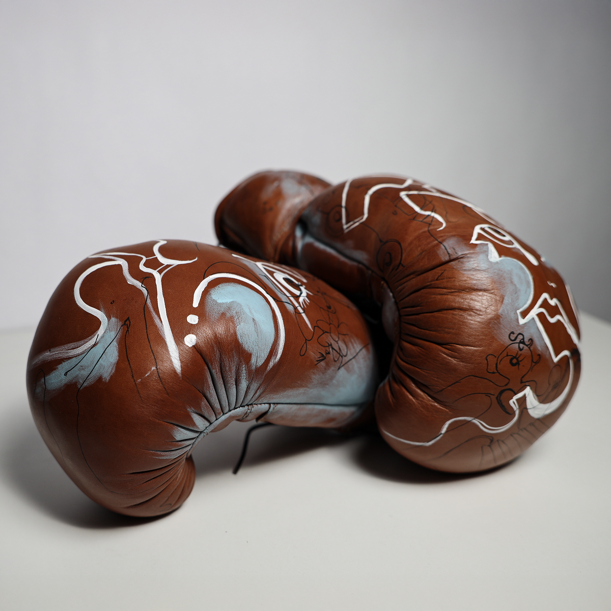 KNOCKOUT BOXiNG GLOVES BY FEWOCiOUS, 1/1